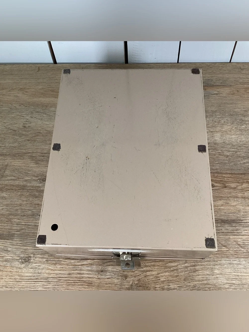 Vintage Beige Metal Lock Box 8